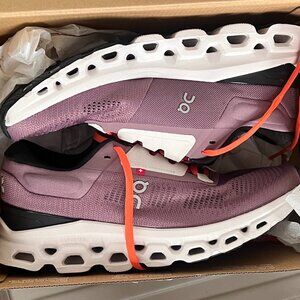 On Cloudstratus 3, womens size 8,  quartz/lily color